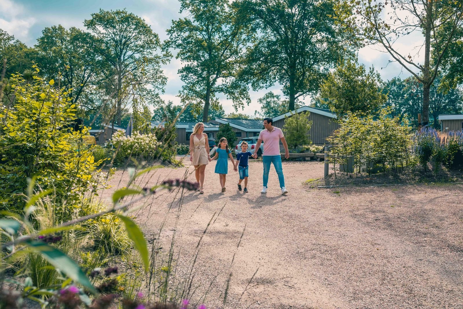 Afbeelding bij Cube Split Sauna 6: luxe wellness aan het water in Limburg en Noord-Holland Luxe wellnessverblijf Cube Split Sauna 6 met privésauna, gelegen aan het water in Limburg of Noord-Holland.